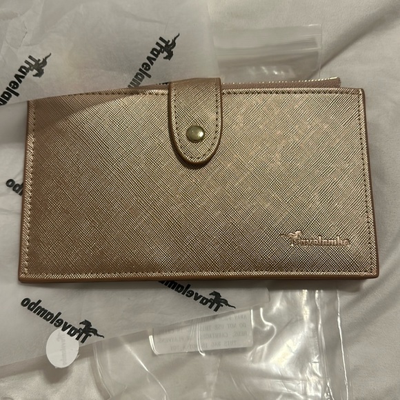 NWT Travellambo rose gold wallet for women. Great for travel. - Picture 1 of 8